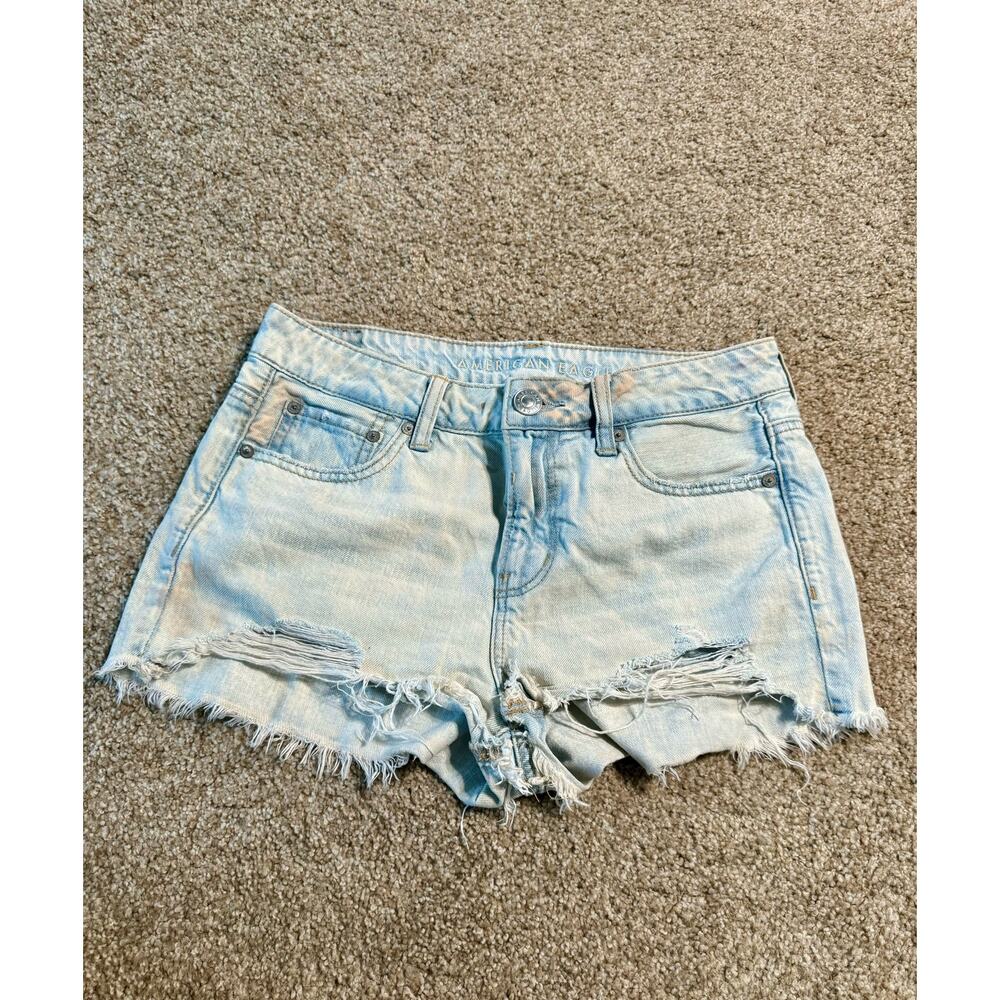 American Eagle Outfitters Light-Wash Distressed Tomgirl Shorts Size 4